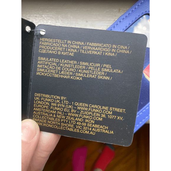 Loungefly NWT Tangled Cardholder Lantern Pascal Vertical Wallet New with Tags - Picture 2 of 8